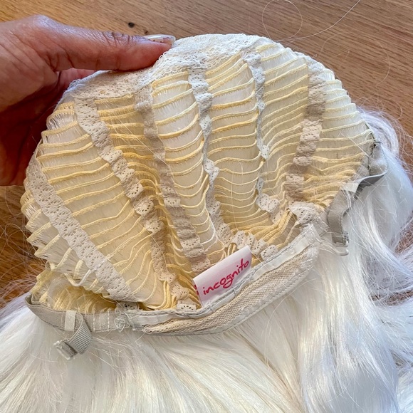 Incognito Diva Wig in Snow White - Picture 5 of 5